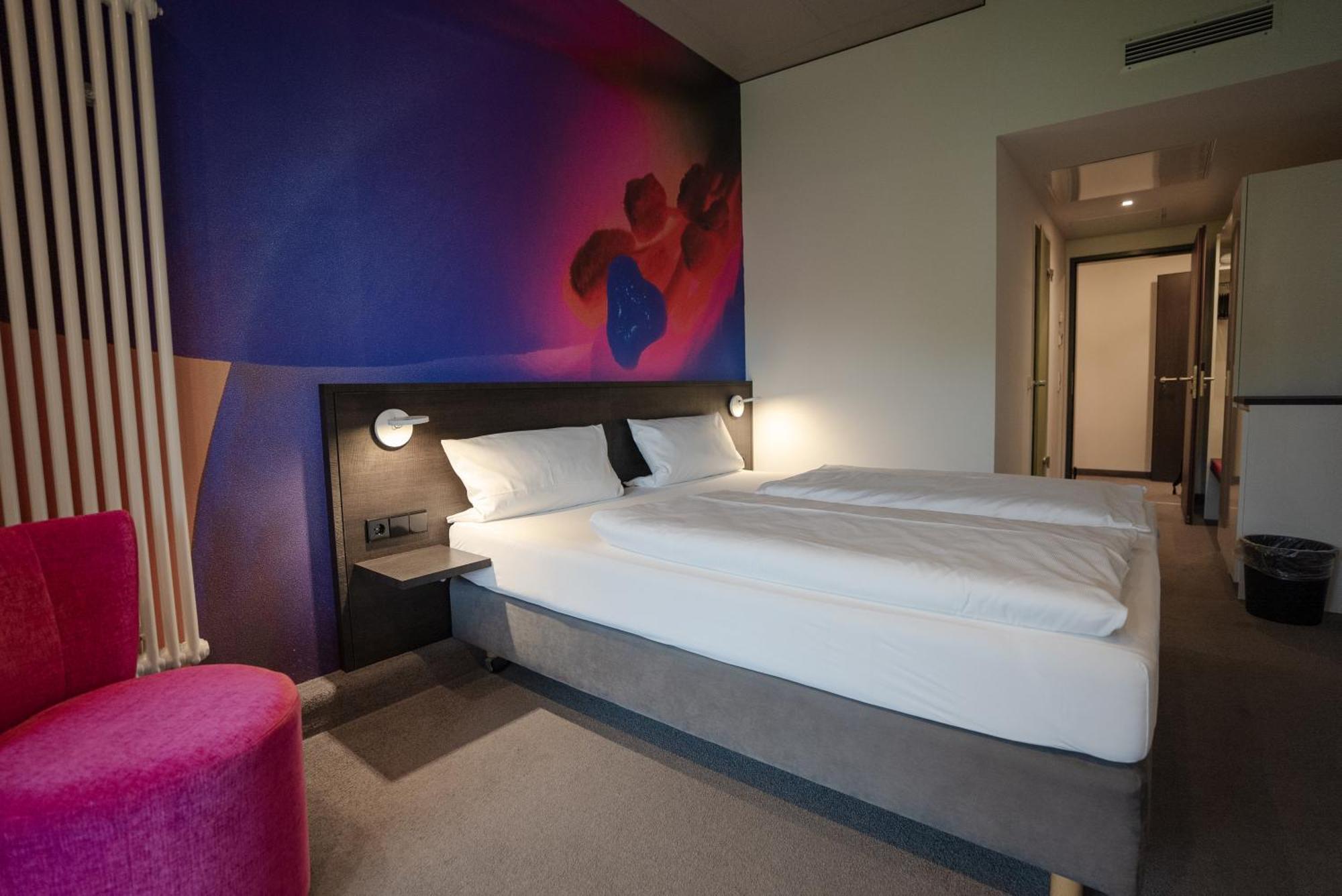 Qubixx Stadtmittehotel ชเวบิชฮัลล์ ภายนอก รูปภาพ