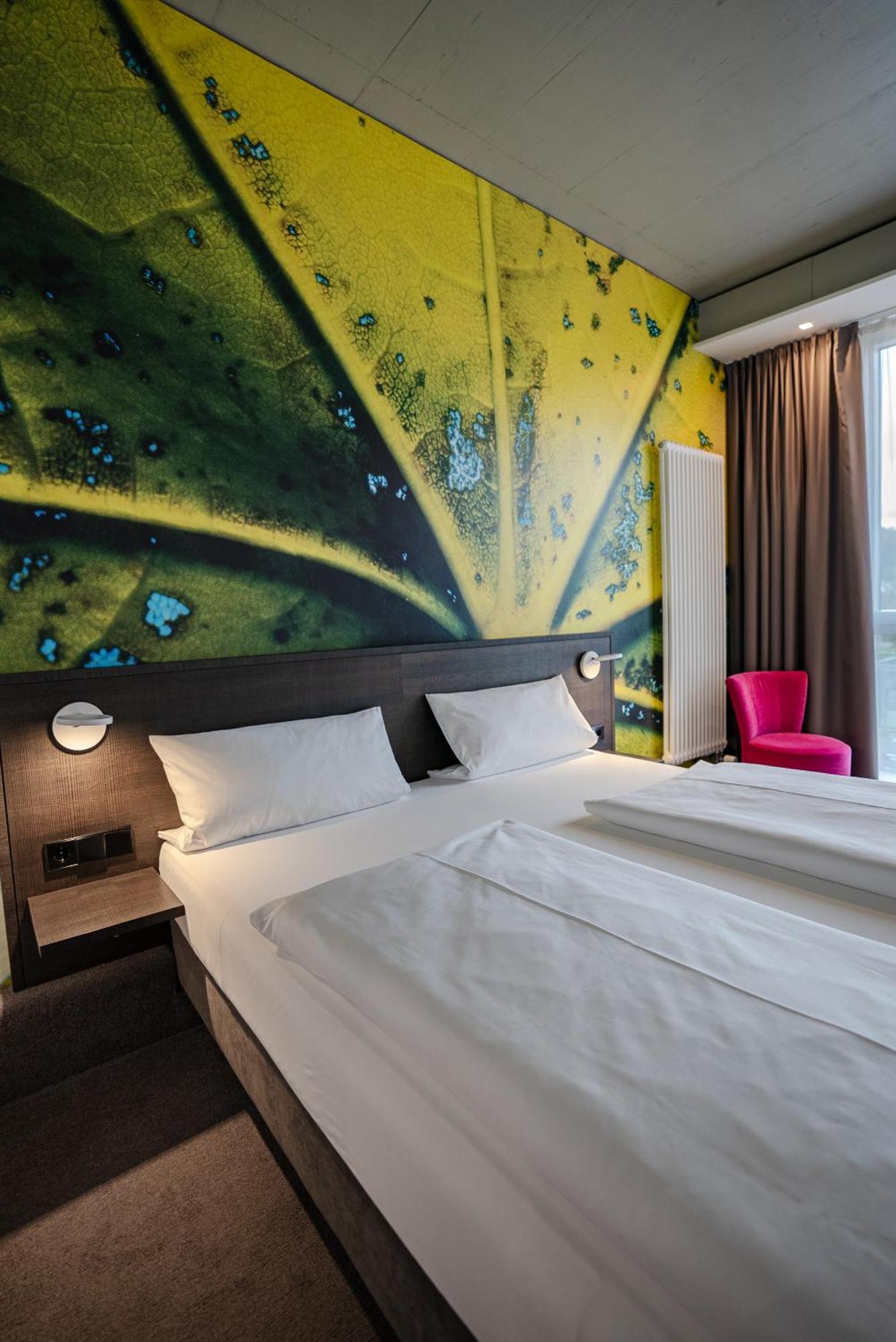 Qubixx Stadtmittehotel ชเวบิชฮัลล์ ภายนอก รูปภาพ