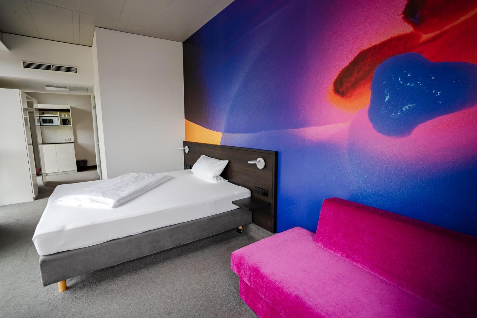 Qubixx Stadtmittehotel ชเวบิชฮัลล์ ภายนอก รูปภาพ