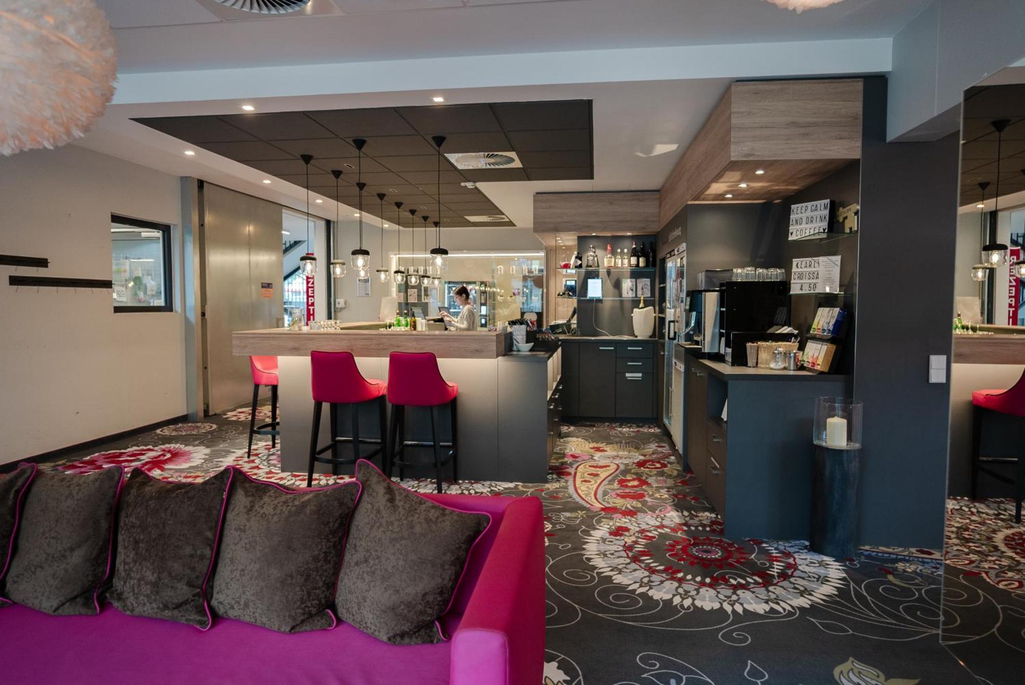 Qubixx Stadtmittehotel ชเวบิชฮัลล์ ภายนอก รูปภาพ