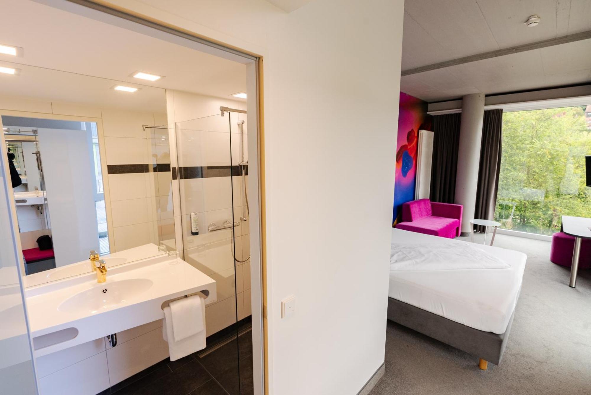 Qubixx Stadtmittehotel ชเวบิชฮัลล์ ภายนอก รูปภาพ