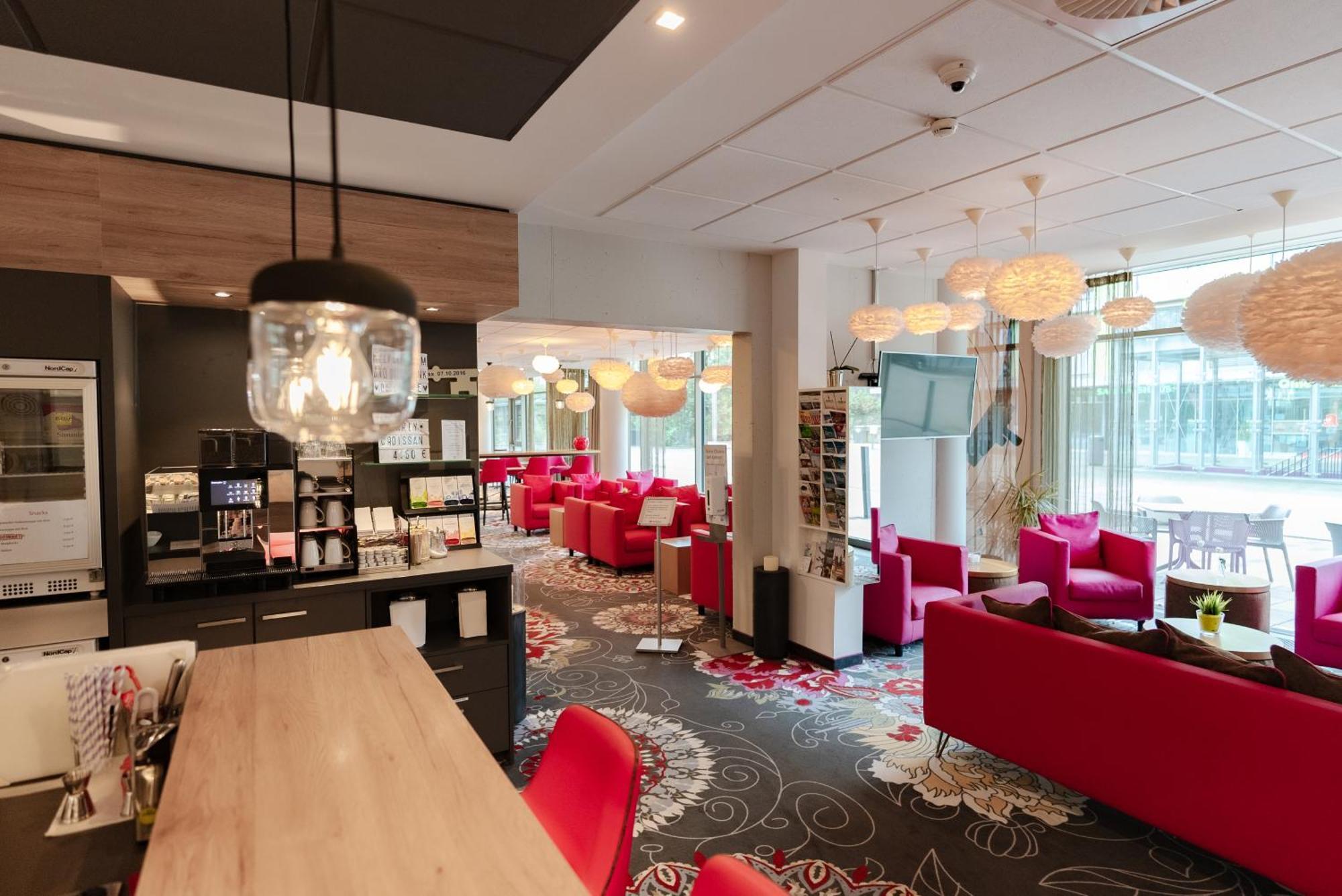Qubixx Stadtmittehotel ชเวบิชฮัลล์ ภายนอก รูปภาพ