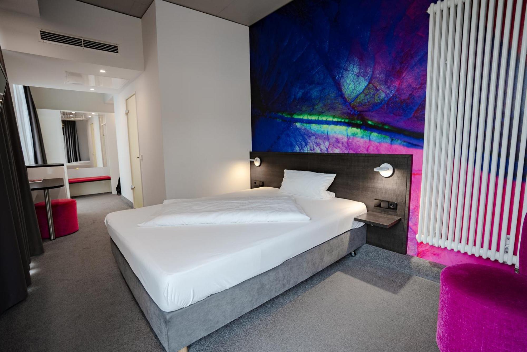 Qubixx Stadtmittehotel ชเวบิชฮัลล์ ภายนอก รูปภาพ